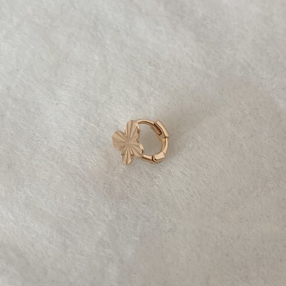 [14K Gold Plated] Butterfly Cartilage Earring - Picture 3 of 4